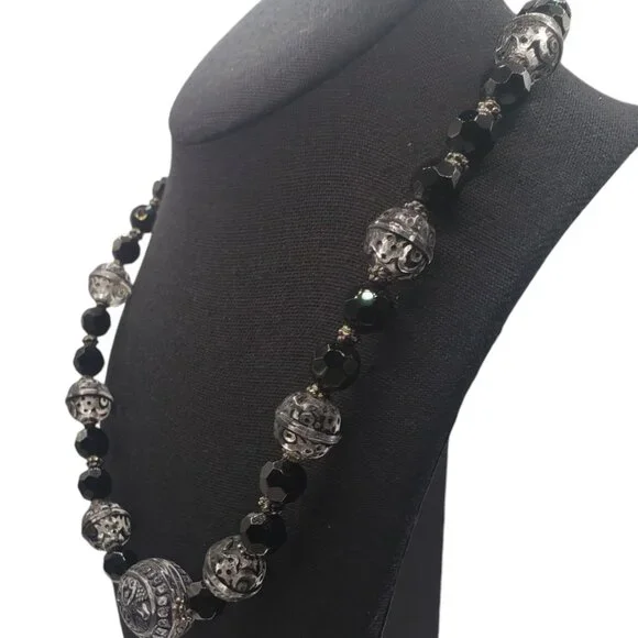 Vintage Black and Silver Fashion Necklace - Picture 3 of 10